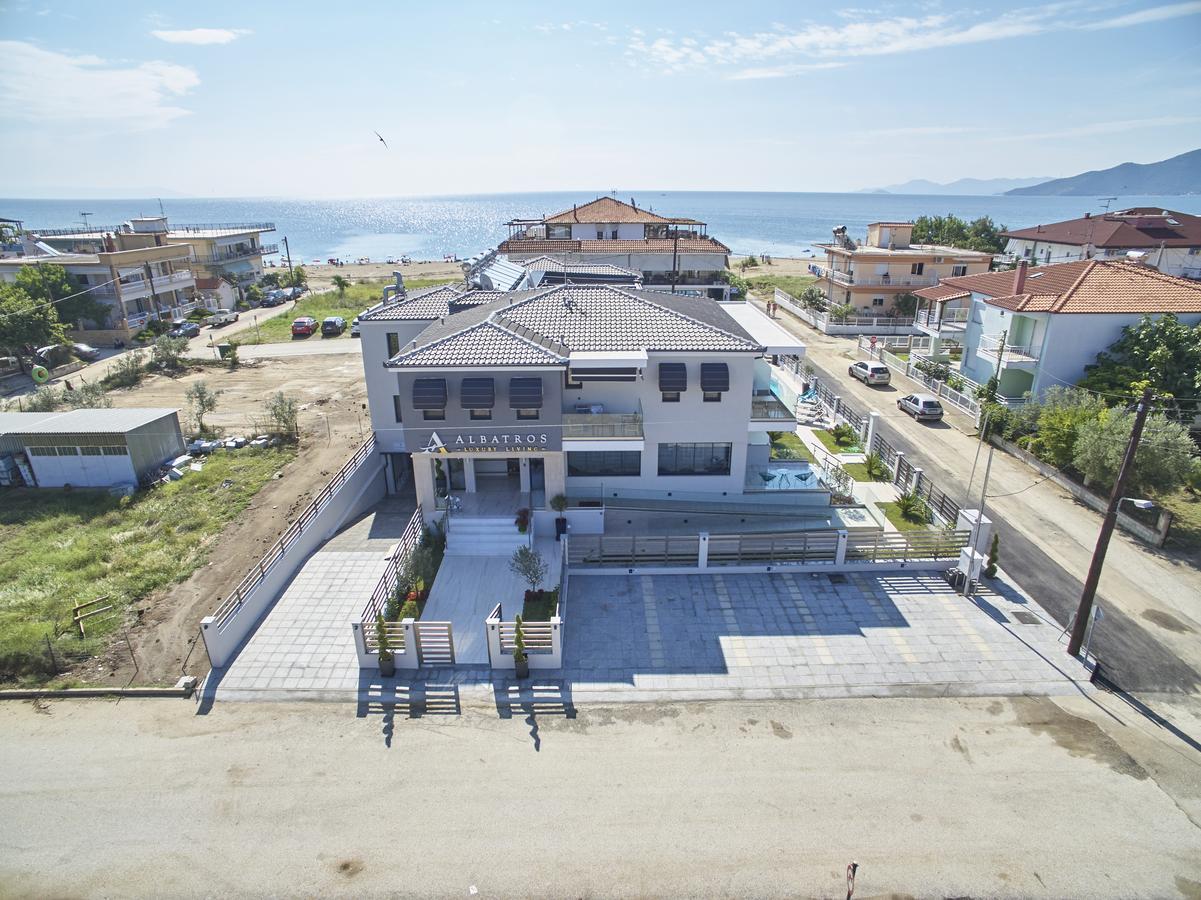 Albatros Suites Nea Vrasna Bagian luar foto