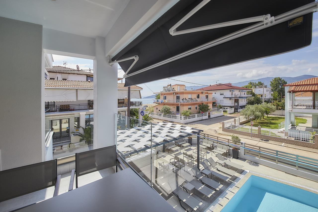 Albatros Suites Nea Vrasna Bagian luar foto