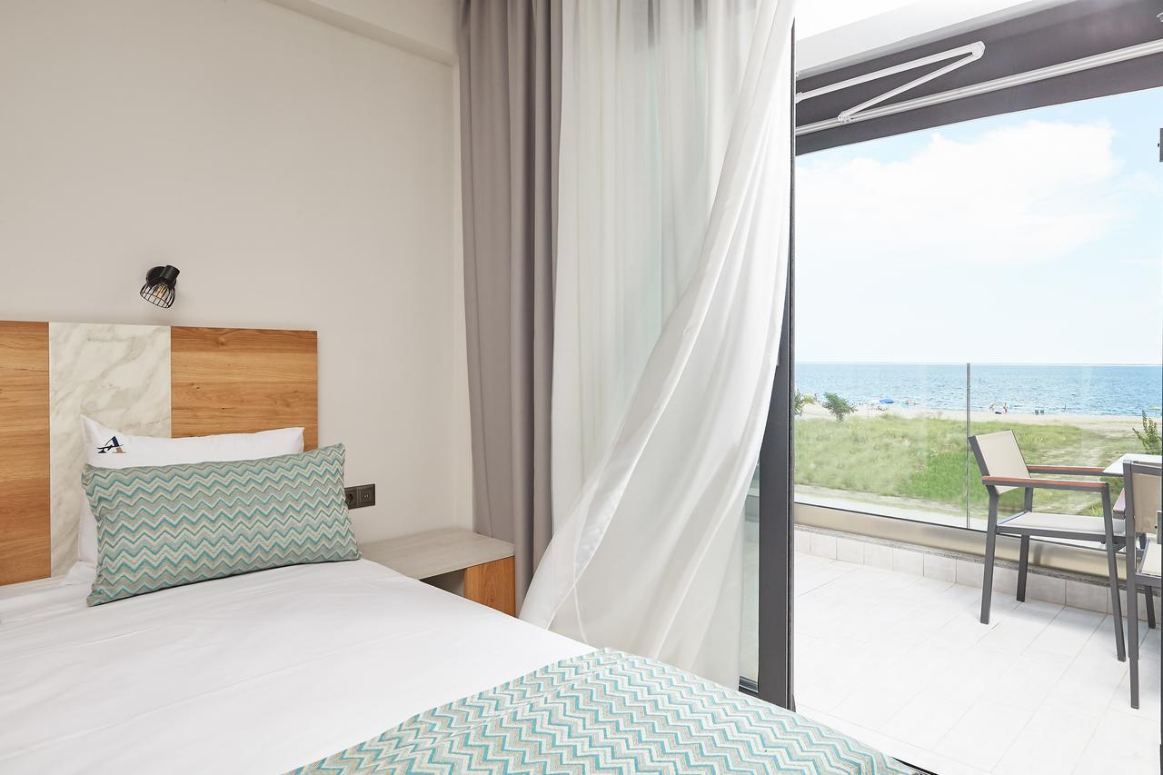 Albatros Suites Nea Vrasna Bagian luar foto