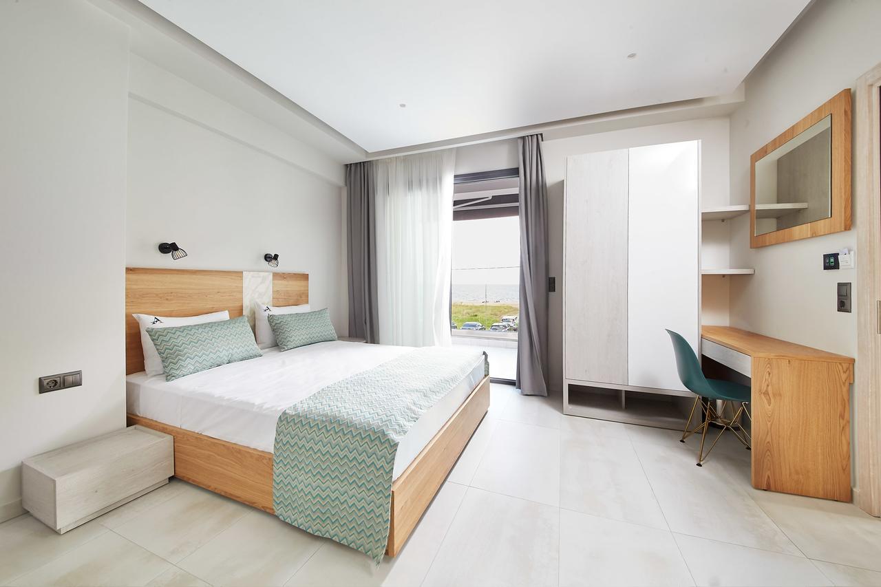 Albatros Suites Nea Vrasna Bagian luar foto